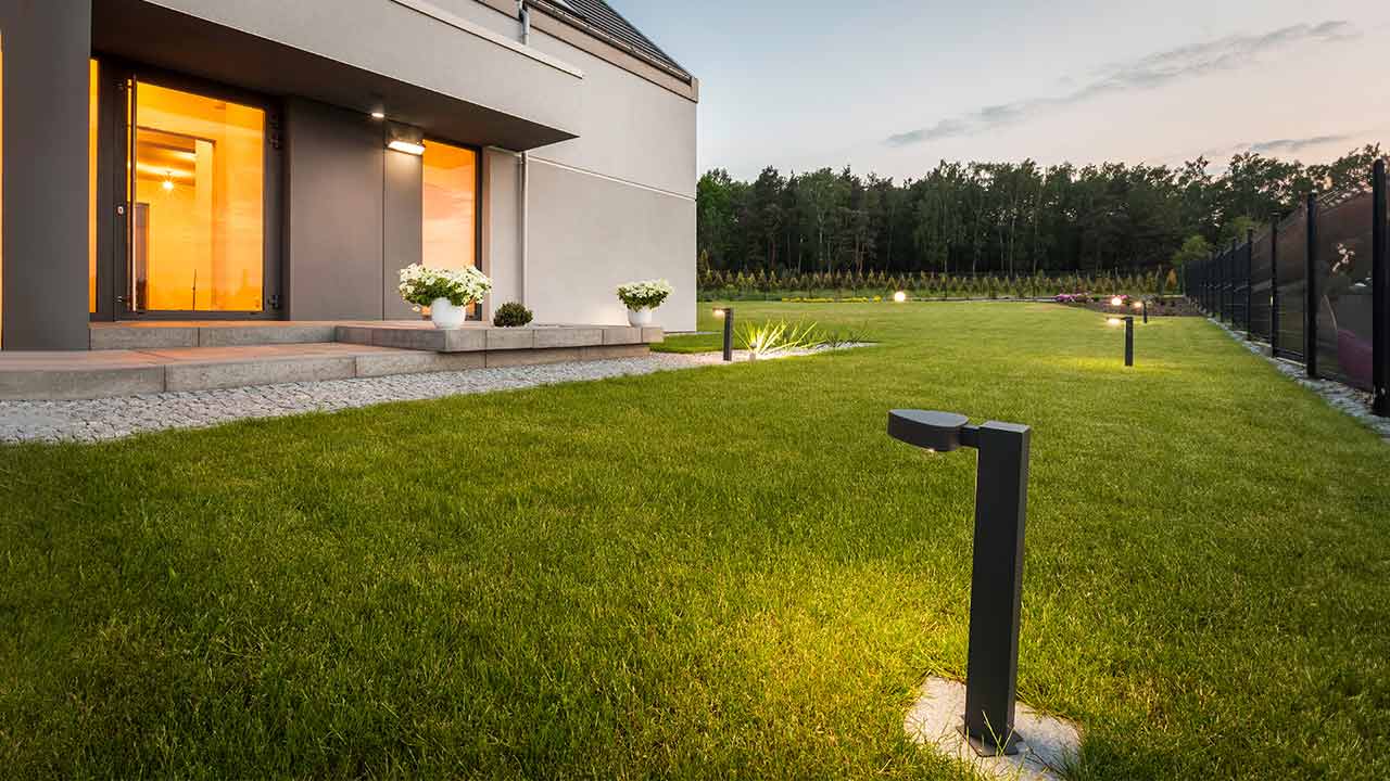 6 Best Smart Garden Lights (2026 Review Guide)